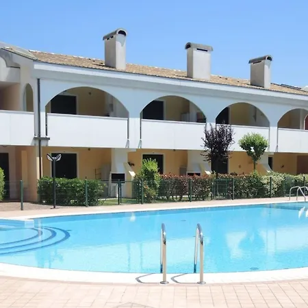 Cozy Flat With Pool 500m From The Golden アパート *